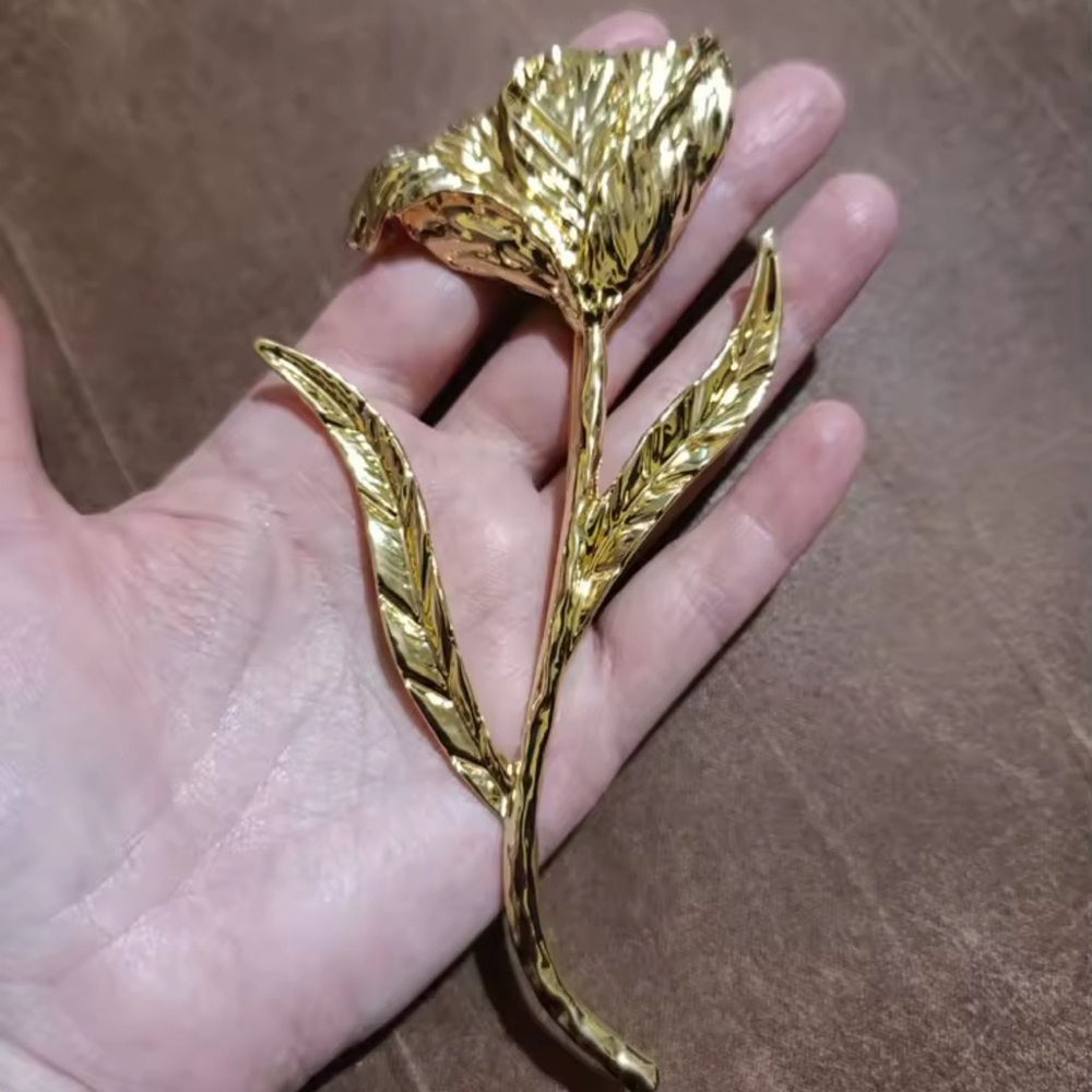 Elegant Gold Flower Brooch
